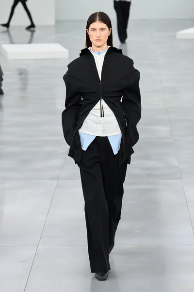 Look 13